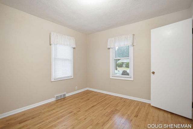 145 W Roosevelt Avenue, Holland Twp, MI 49464