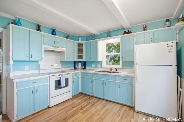 145 W Roosevelt Avenue, Holland Twp, MI 49464