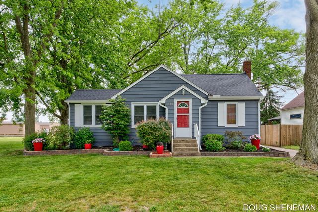 145 W Roosevelt Avenue, Holland Twp, MI 49464