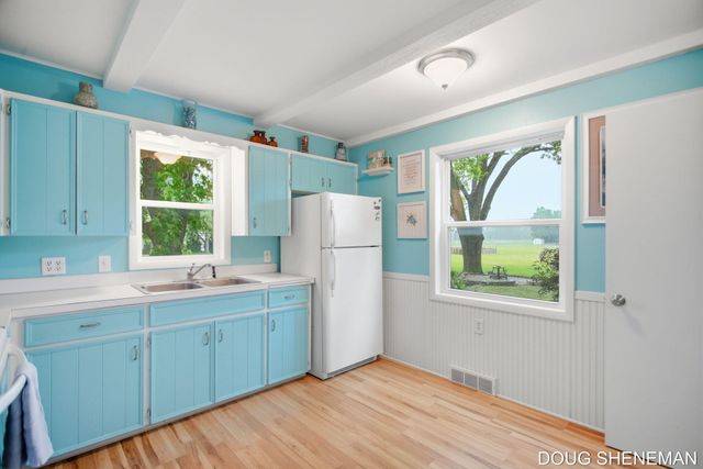 145 W Roosevelt Avenue, Holland Twp, MI 49464