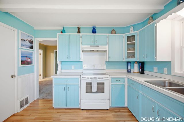 145 W Roosevelt Avenue, Holland Twp, MI 49464