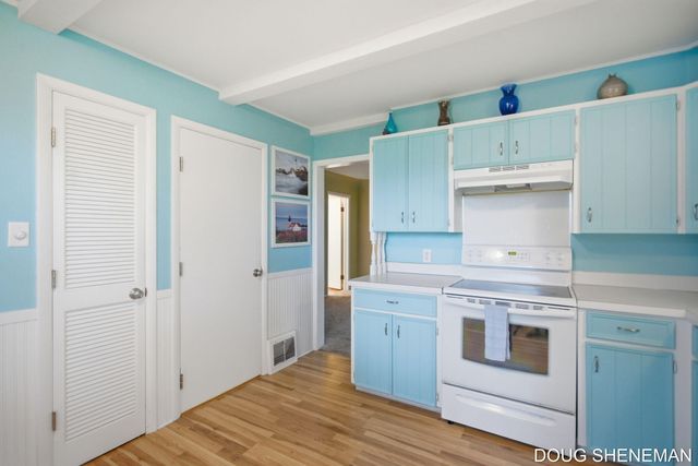 145 W Roosevelt Avenue, Holland Twp, MI 49464
