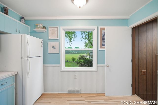 145 W Roosevelt Avenue, Holland Twp, MI 49464