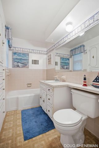 145 W Roosevelt Avenue, Holland Twp, MI 49464