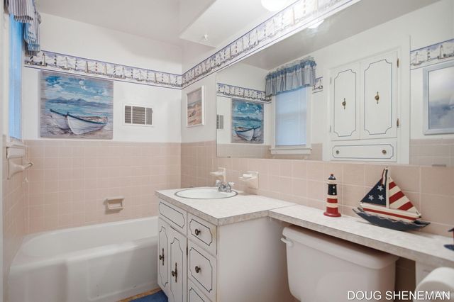 145 W Roosevelt Avenue, Holland Twp, MI 49464