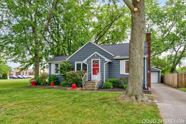 145 W Roosevelt Avenue, Holland Twp, MI 49464