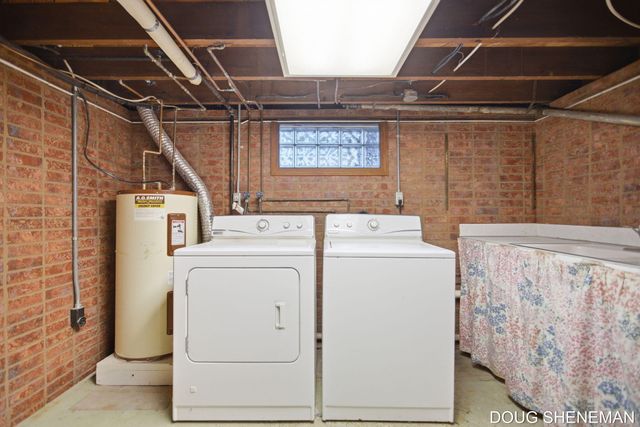 145 W Roosevelt Avenue, Holland Twp, MI 49464
