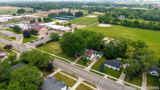 145 W Roosevelt Avenue, Holland Twp, MI 49464