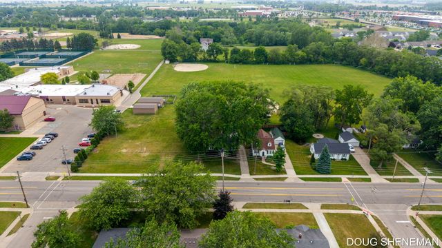 145 W Roosevelt Avenue, Holland Twp, MI 49464