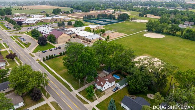 145 W Roosevelt Avenue, Holland Twp, MI 49464