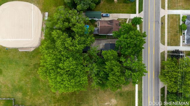 145 W Roosevelt Avenue, Holland Twp, MI 49464