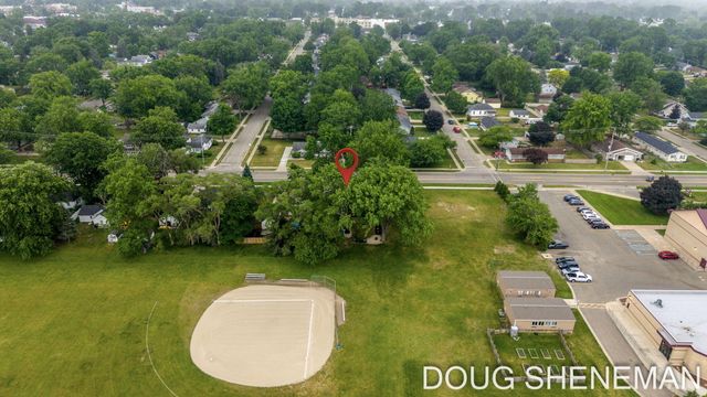 145 W Roosevelt Avenue, Holland Twp, MI 49464