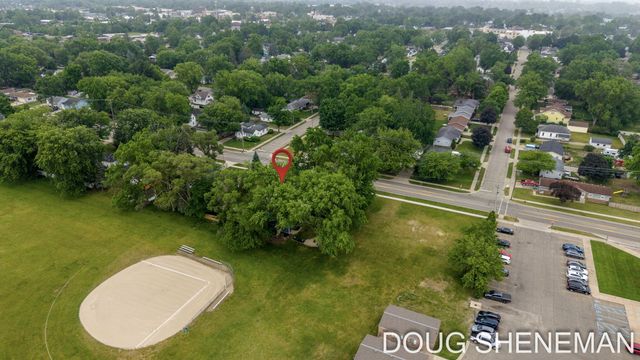 145 W Roosevelt Avenue, Holland Twp, MI 49464