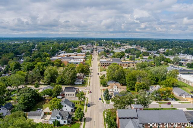 145 W Roosevelt Avenue, Holland Twp, MI 49464