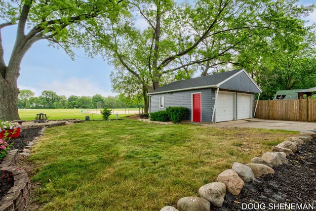 145 W Roosevelt Avenue, Holland Twp, MI 49464
