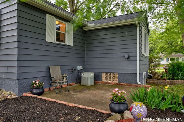145 W Roosevelt Avenue, Holland Twp, MI 49464