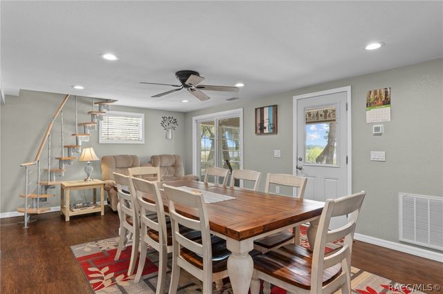 8911 S Lakeshore Drive, Floral City, FL 34436