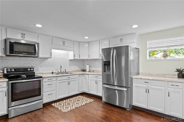 8911 S Lakeshore Drive, Floral City, FL 34436