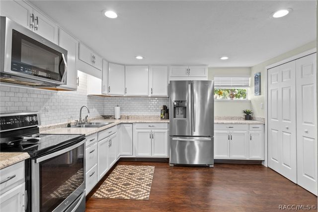 8911 S Lakeshore Drive, Floral City, FL 34436