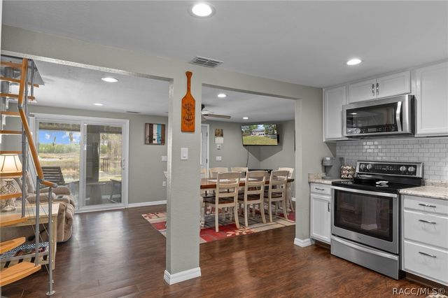 8911 S Lakeshore Drive, Floral City, FL 34436