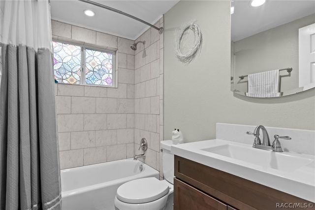 8911 S Lakeshore Drive, Floral City, FL 34436