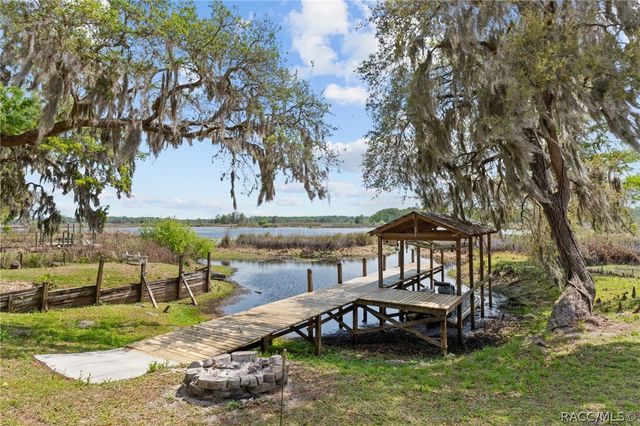 8911 S Lakeshore Drive, Floral City, FL 34436