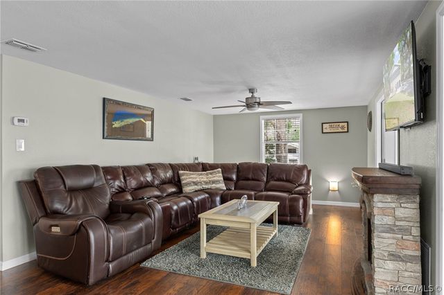 8911 S Lakeshore Drive, Floral City, FL 34436