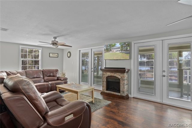 8911 S Lakeshore Drive, Floral City, FL 34436