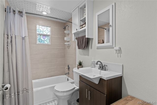 8911 S Lakeshore Drive, Floral City, FL 34436