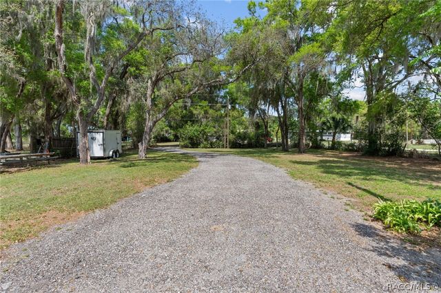 8911 S Lakeshore Drive, Floral City, FL 34436