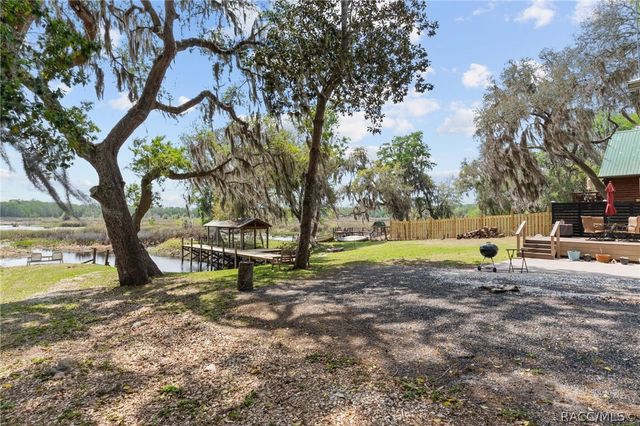 8911 S Lakeshore Drive, Floral City, FL 34436