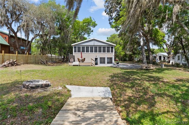 8911 S Lakeshore Drive, Floral City, FL 34436