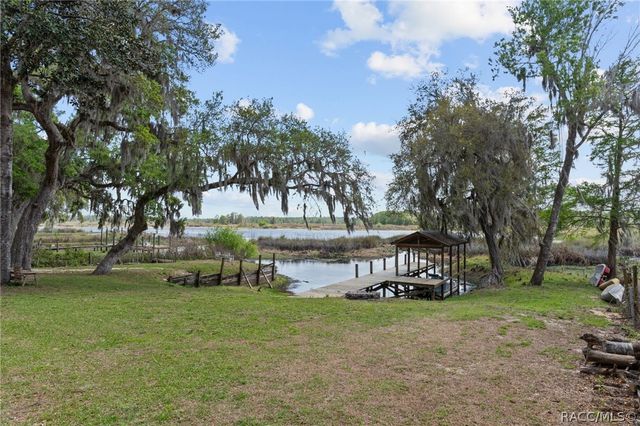 8911 S Lakeshore Drive, Floral City, FL 34436