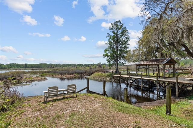 8911 S Lakeshore Drive, Floral City, FL 34436