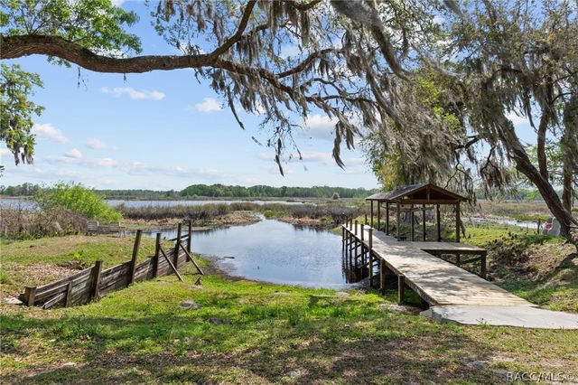 8911 S Lakeshore Drive, Floral City, FL 34436