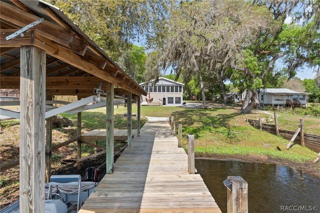 8911 S Lakeshore Drive, Floral City, FL 34436