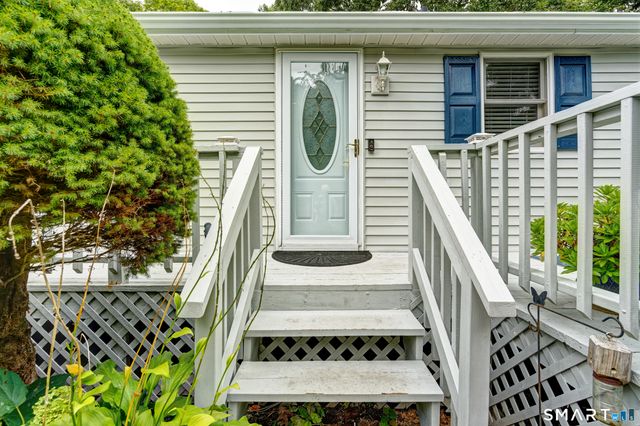 17 Blaine Avenue, Clinton, CT 06413