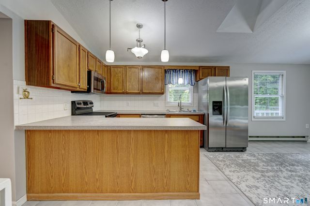 17 Blaine Avenue, Clinton, CT 06413