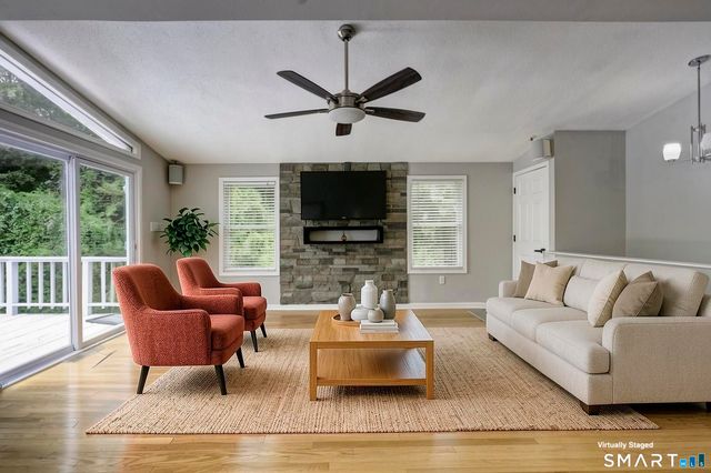 17 Blaine Avenue, Clinton, CT 06413