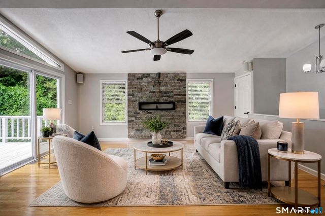 17 Blaine Avenue, Clinton, CT 06413