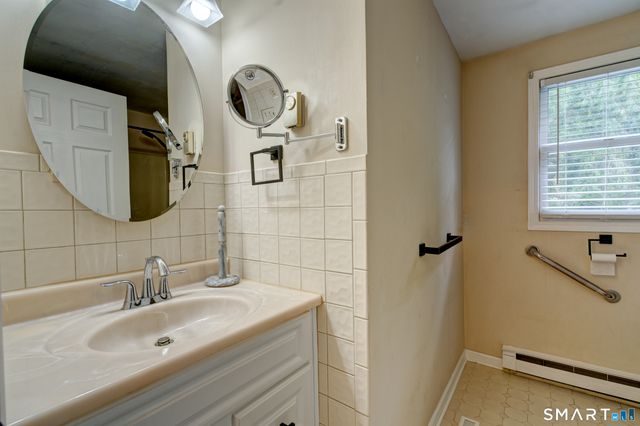 17 Blaine Avenue, Clinton, CT 06413
