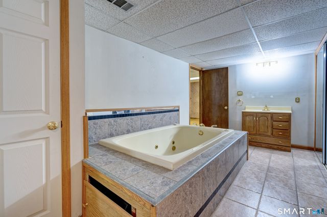 17 Blaine Avenue, Clinton, CT 06413