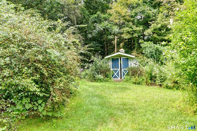 17 Blaine Avenue, Clinton, CT 06413