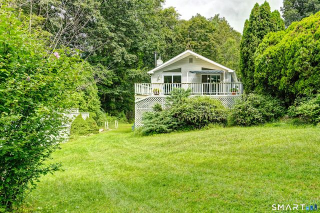 17 Blaine Avenue, Clinton, CT 06413