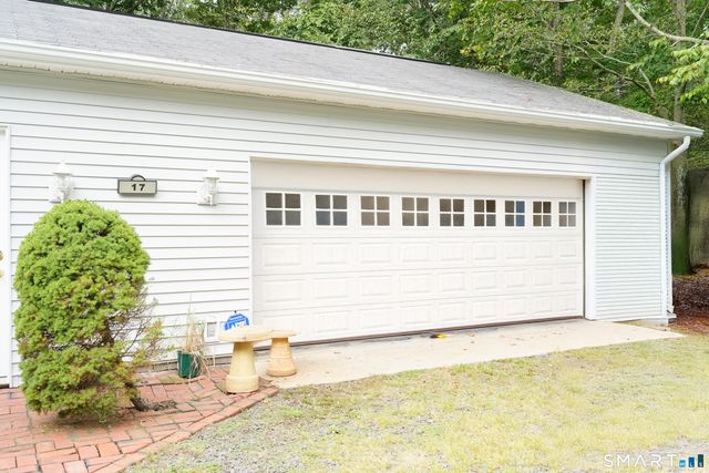 17 Blaine Avenue, Clinton, CT 06413