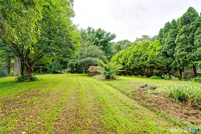 17 Blaine Avenue, Clinton, CT 06413