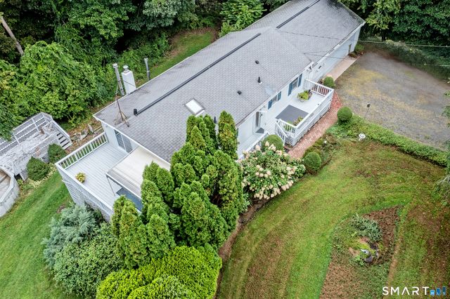 17 Blaine Avenue, Clinton, CT 06413