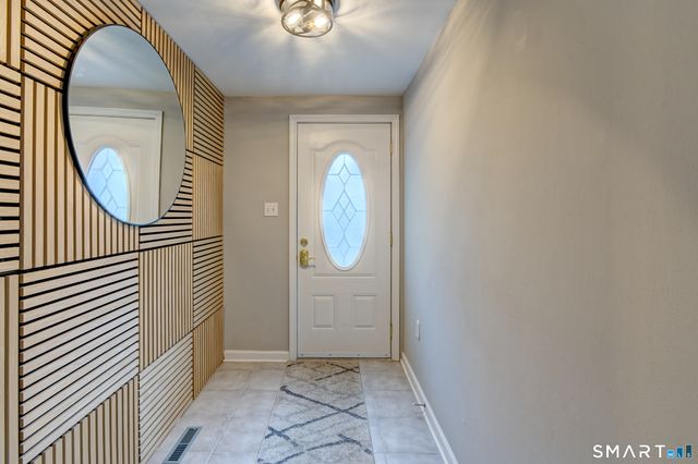 17 Blaine Avenue, Clinton, CT 06413