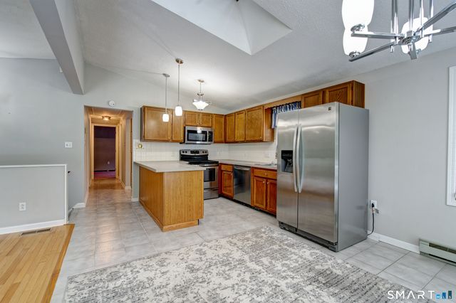 17 Blaine Avenue, Clinton, CT 06413