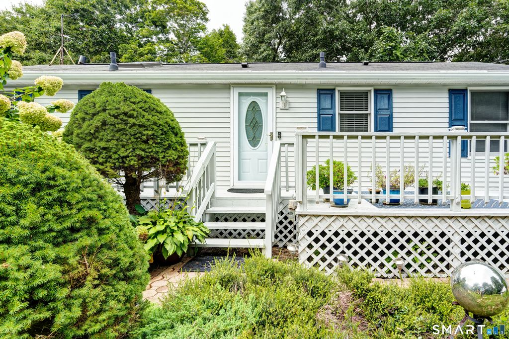 17 Blaine Avenue, Clinton, CT 06413